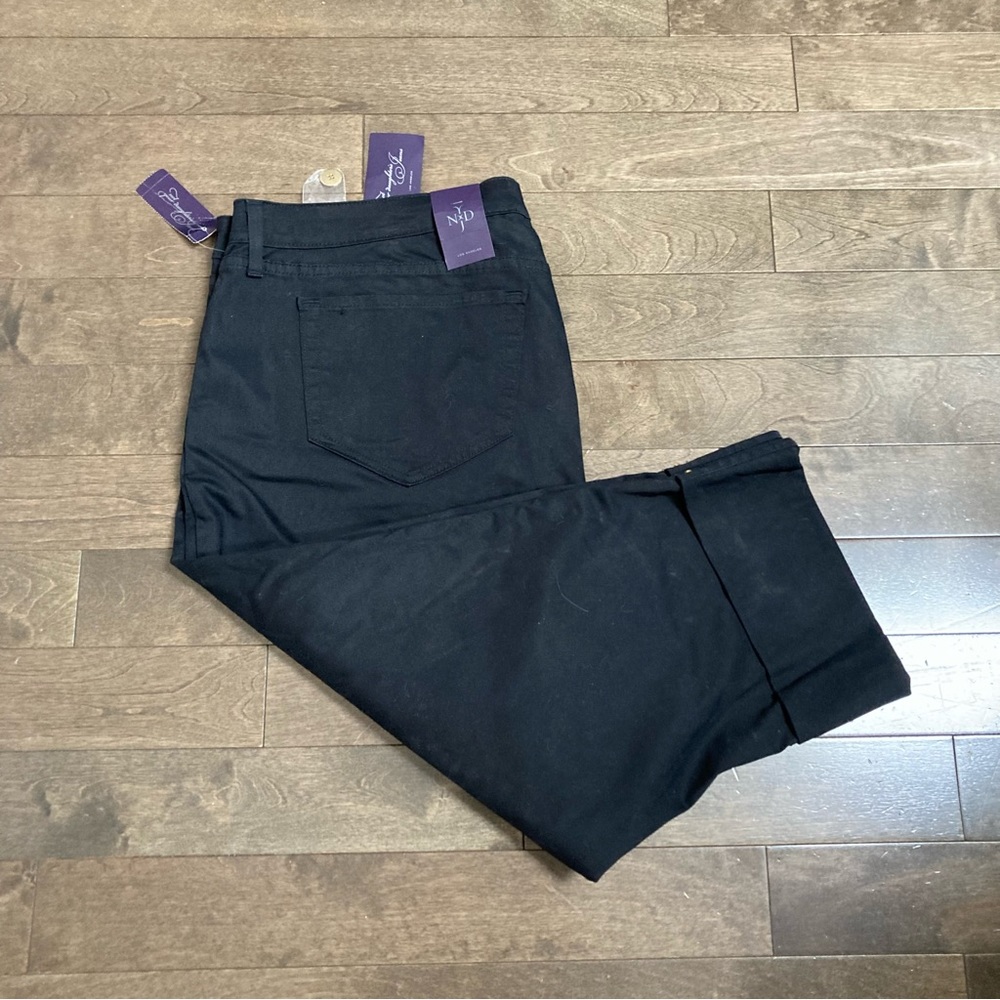NYDJ Size 24W Black Capris with Tummy Tuck Technology Inseam 21 NWT